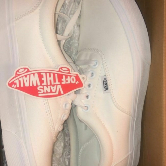 Van's - Picture 2 of 4